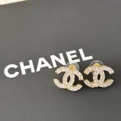 シャネル　ピアス　ロゴ　ゴールド　ビジュー