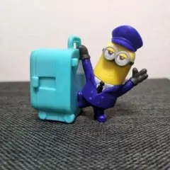 マクドナルド　ハッピーセット　ミニオンズ　キャリーケースに隠れてる