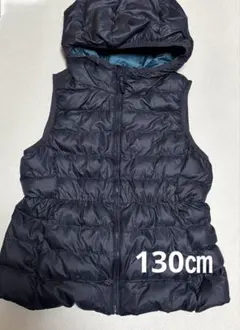 ユニクロ　ネイビー フード付きダウンベスト 130