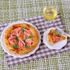 ミニチュアフード 生ハムとルッコラのビスマルクピザ焼き上がりました♪