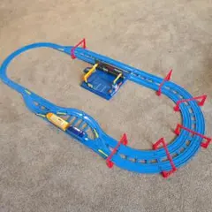 プラレール 青いレールセット　トミカのパーキングステーション