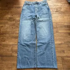 ブルーのバギーデニム 春