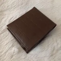 【DAKS】ブラウンレザー二つ折り財布小銭付き　牛革　日本製