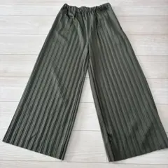 レディース　プリーツパンツ　フリーサイズ　カーキ