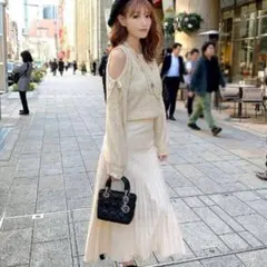 Radyニットワンピース、オープンショルダー