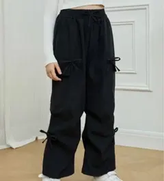 ブラックカーゴパンツ リボン付き