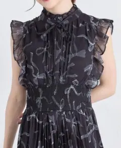 リボン＆フリル付きウエストシャーリングリボンプリントプリーツワンピース
