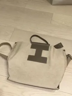 IACUCCI ベージュ レザー ショルダーバッグ