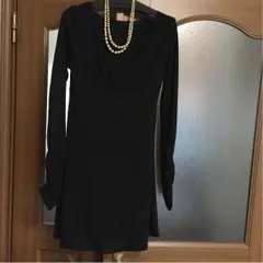黒のニットワンピース