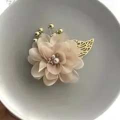 404ハンドメイドコサージュ　卒園式入園式　ハレの日　人気色　ベージュ×パール