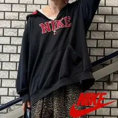 古着　Nikeプルオーバーパーカー　黒×赤　ボロ