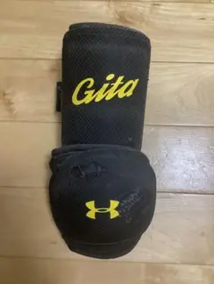 柳田悠岐選手　　サイン入りエルボフット　【本人使用】　UNDER ARMOUR