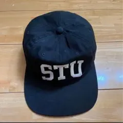 STUSSY STUロゴ ベージュキャップ - メルカリ