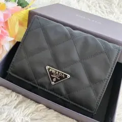 箱付美品✨プラダ 三つ折り財布 テスートナイロン キルティング 三角ロゴ　黒のサムネイル