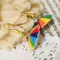 カラフル傘のピアス　イヤリング　ステンレス　チャーム　樹脂　変更可能