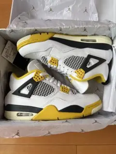 Nike Air Jordan 4 Retro "Vivid Sulfur"