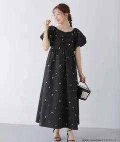 花柄刺しゅうジャガードワンピース　ブラック　ロング　fit more
