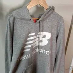 New Balance グレー フード付きパーカー