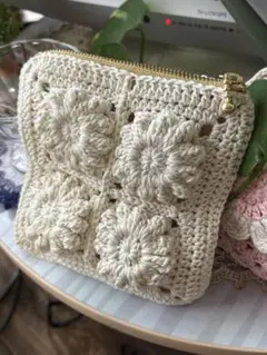 フラワーモチーフ かぎ針編みポーチ