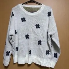 花柄オーバーサイズニットセーターノーブランドですが花柄が可愛いデザインです
