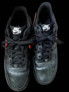 ⭐️NIKEナイキ⭐️AIR FORCE 1⭐️ローカットスニーカー ⭐️ブラック❌赤