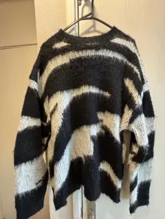 黒と白のストライプ オーバーサイズセーター