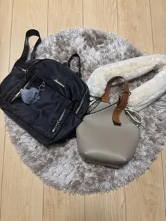黒ファーチャームリュック&ベージュファーショルダーバック新品