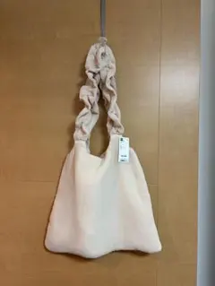 新品タグ付⭐︎GU プリーツフリルバッグ⭐︎ナチュラル⭐︎内ポケットあり