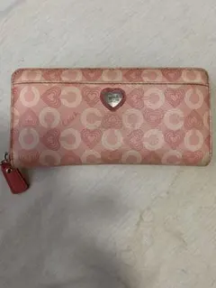 COACH 長財布 ピンク ハート柄 ラウンドファスナーのサムネイル