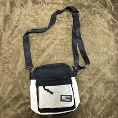 ショルダーバッグ 黒と白 シンプルデザイン