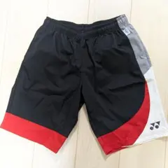ヨネックス　バドミントン　テニス　ハーフパンツ　黒赤白　Sサイズ