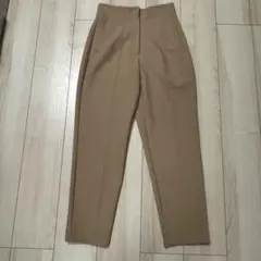 ZARA ベージュ スラックス S 日本のMLくらい　ハイウェスト