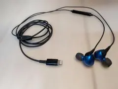 青いカナル型Lightning接続イヤフォンマイク