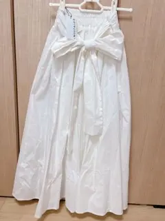 バックリボンスカート新品　タグ付き　匿名発送　白スカート　綺麗め　フレアスカート