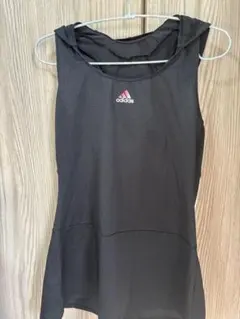 adidas フード付きタンクトップ