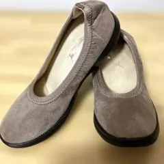 美品 ラックラック 空飛ぶパンプス スエード 22cm 軽量