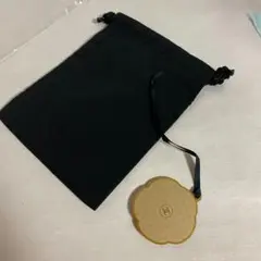 3055   CHANEL ミニポーチ　　ゴールドカメリア型チャーム