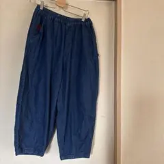 【drug store’s】イチゴ刺繍 デニムパンツ ウエストゴム　サイズ３のサムネイル