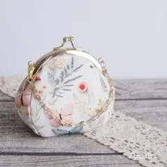バッグチェーンがま口*立体刺繍風*蝶と野草