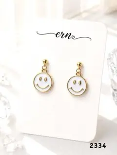 2334 スマイル　ニコちゃん　 ホワイト ピアス イヤリング ハンドメイド