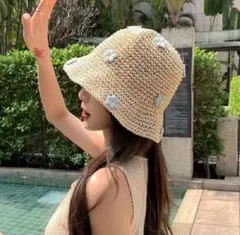 花モチーフ付きベージュバケットハット