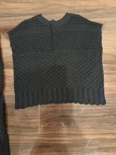 黒のニットトップスとスカートセット