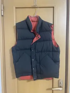 ノースリーブ ダウンベスト ブラック/レッド　リバーシブル