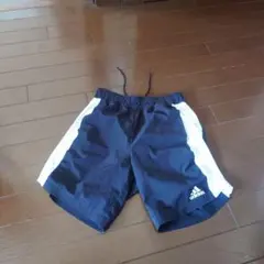 adidas ネイビー ハーフパンツ 140
