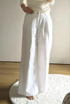 ZARA ミッドライズプリーツワイドレッグジーンズ