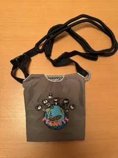 スヌーピー　ショルダーバッグ　グレー