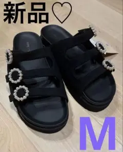 【新品タグ付き】　しまむら　kana サンダル ブラック　パール　黒　Mサイズのサムネイル
