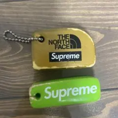 Supreme キーホルダー 2個セット　グリーン　ノースフェイスコラボのサムネイル