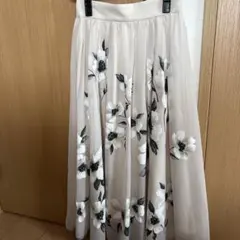 新品未使用　フラワープリント フレアスカート