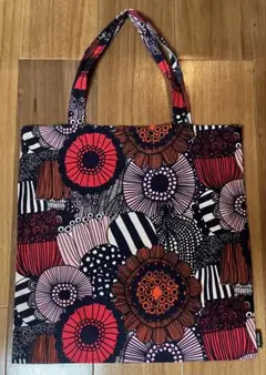 marimekkoマリメッコ トートバッグSIIRTOLAPUUTARHAレッドのサムネイル